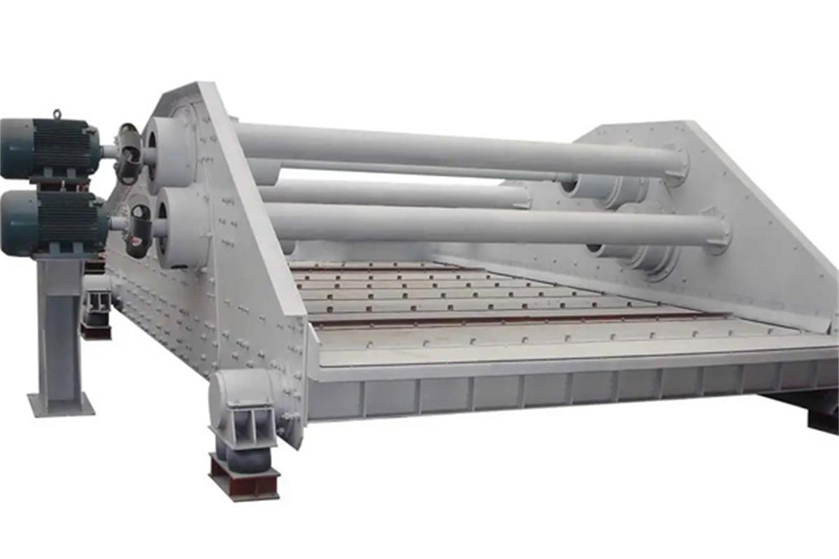 振動(dòng)篩分機(jī)開(kāi)機(jī)運(yùn)行時(shí)的注意事項(xiàng)